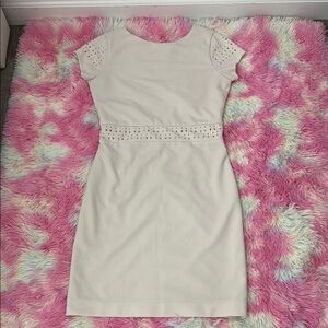Elegant White Sheath Mini Dress with Cap Sleeves
